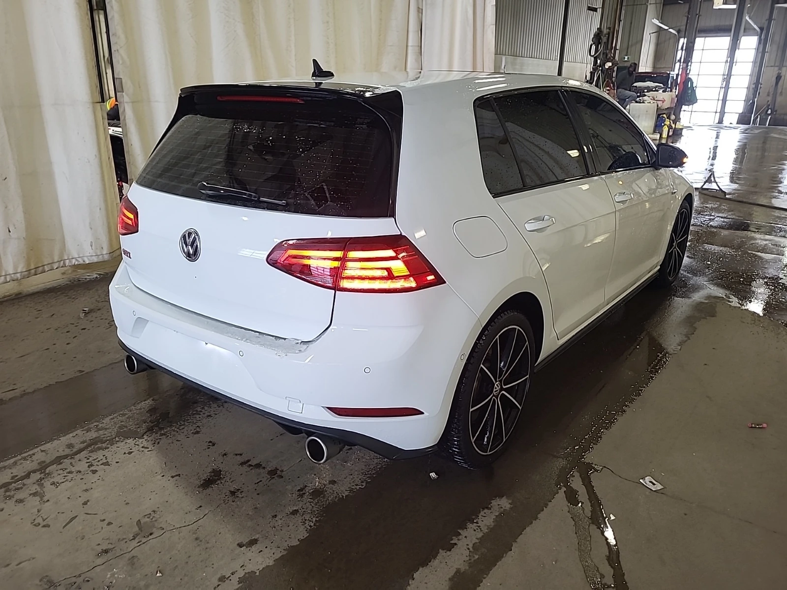 VW Golf GTI AUTOBAHN Edition * CARFAX *  - изображение 4