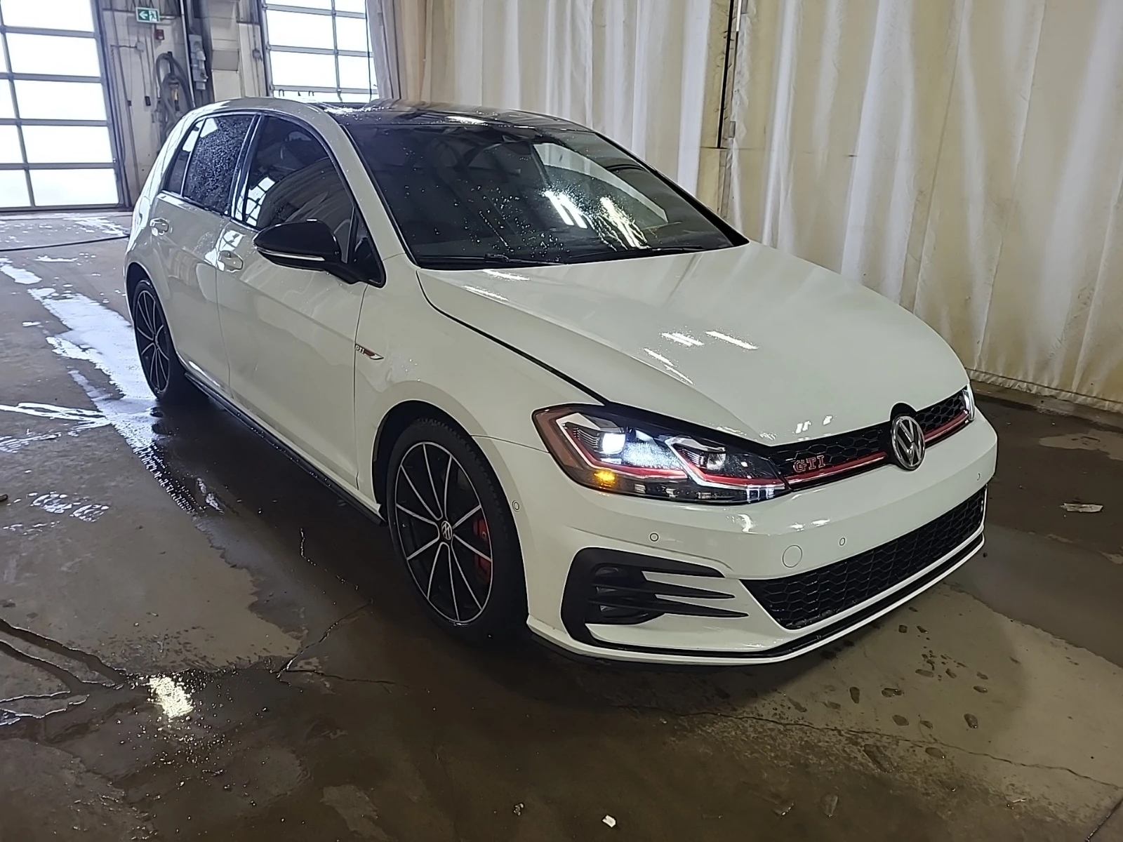 VW Golf GTI AUTOBAHN Edition * CARFAX *  - изображение 2