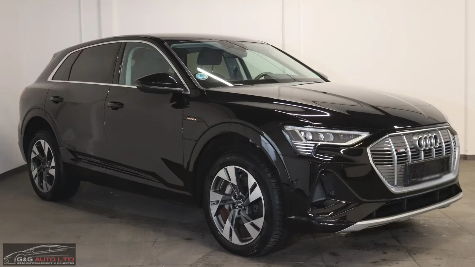 Audi E-Tron 55 QUATTRO/408HP/S-LINE/CAM/DIGI/LED/NAVI/146q, снимка 3 - Автомобили и джипове - 54138588