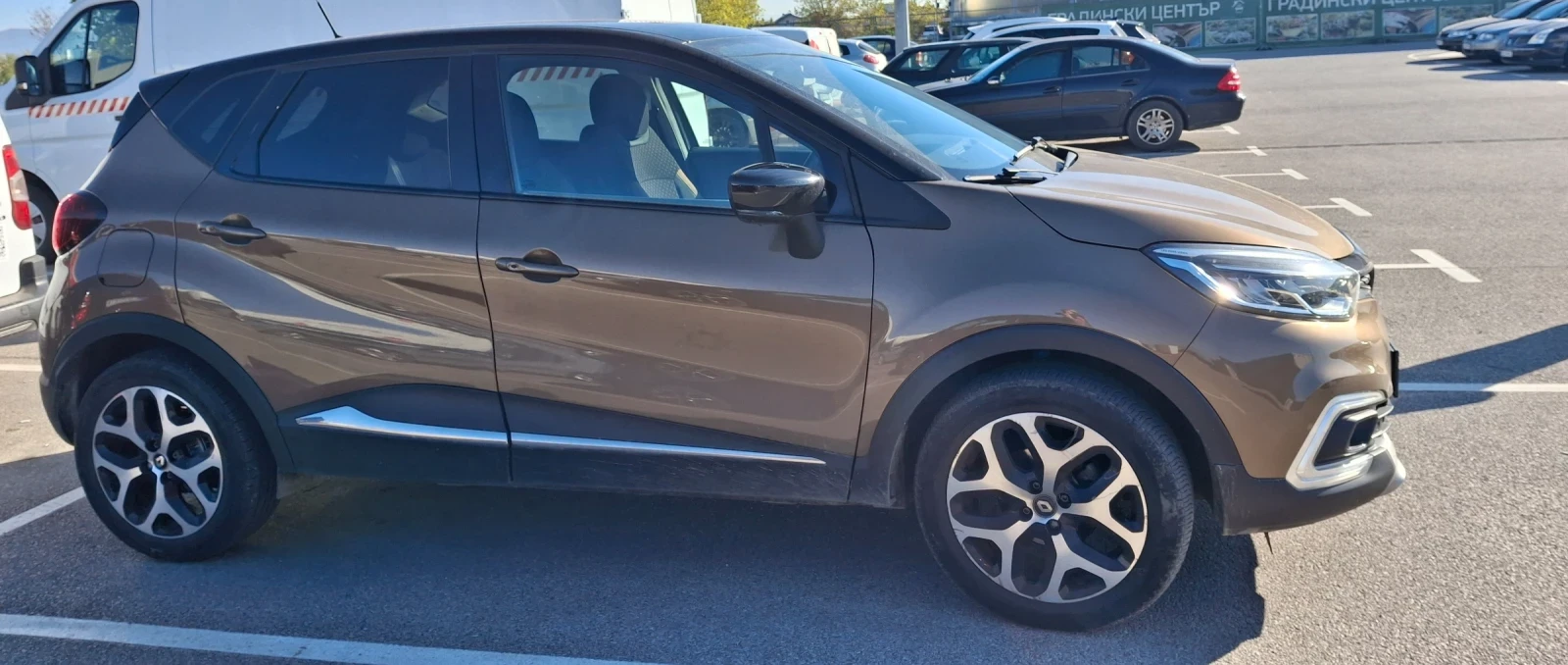 Renault Captur, снимка 2 - Автомобили и джипове - 54658924