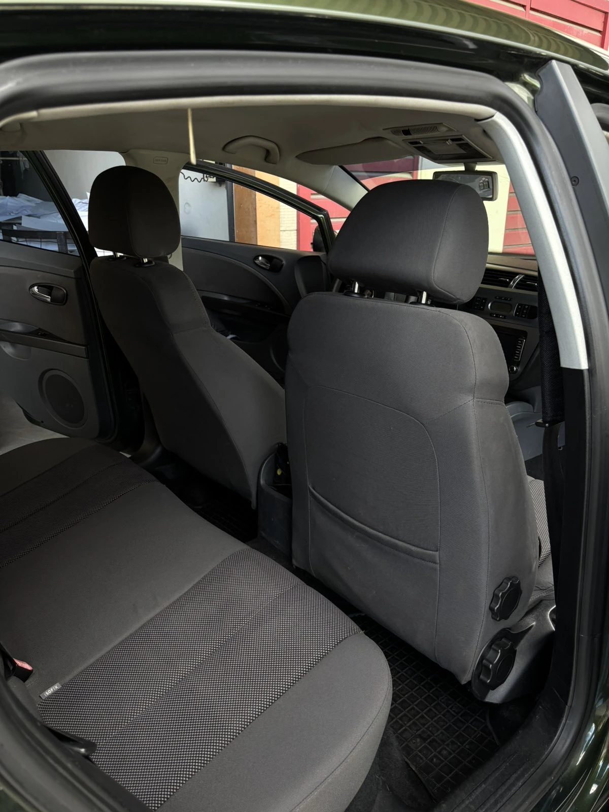 Seat Leon, снимка 9 - Автомобили и джипове - 54782572