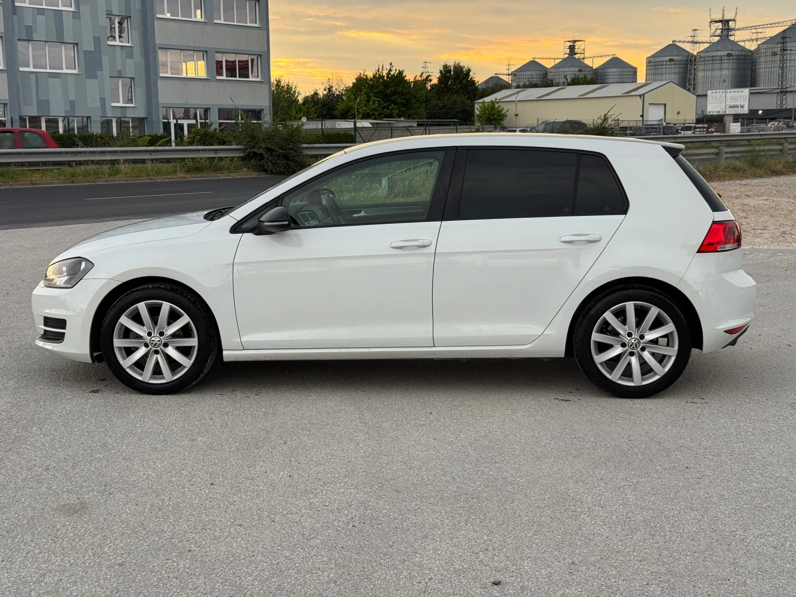 VW Golf TDI* DUAL COLOR* АВТОМАТИК* , снимка 2 - Автомобили и джипове - 55137514
