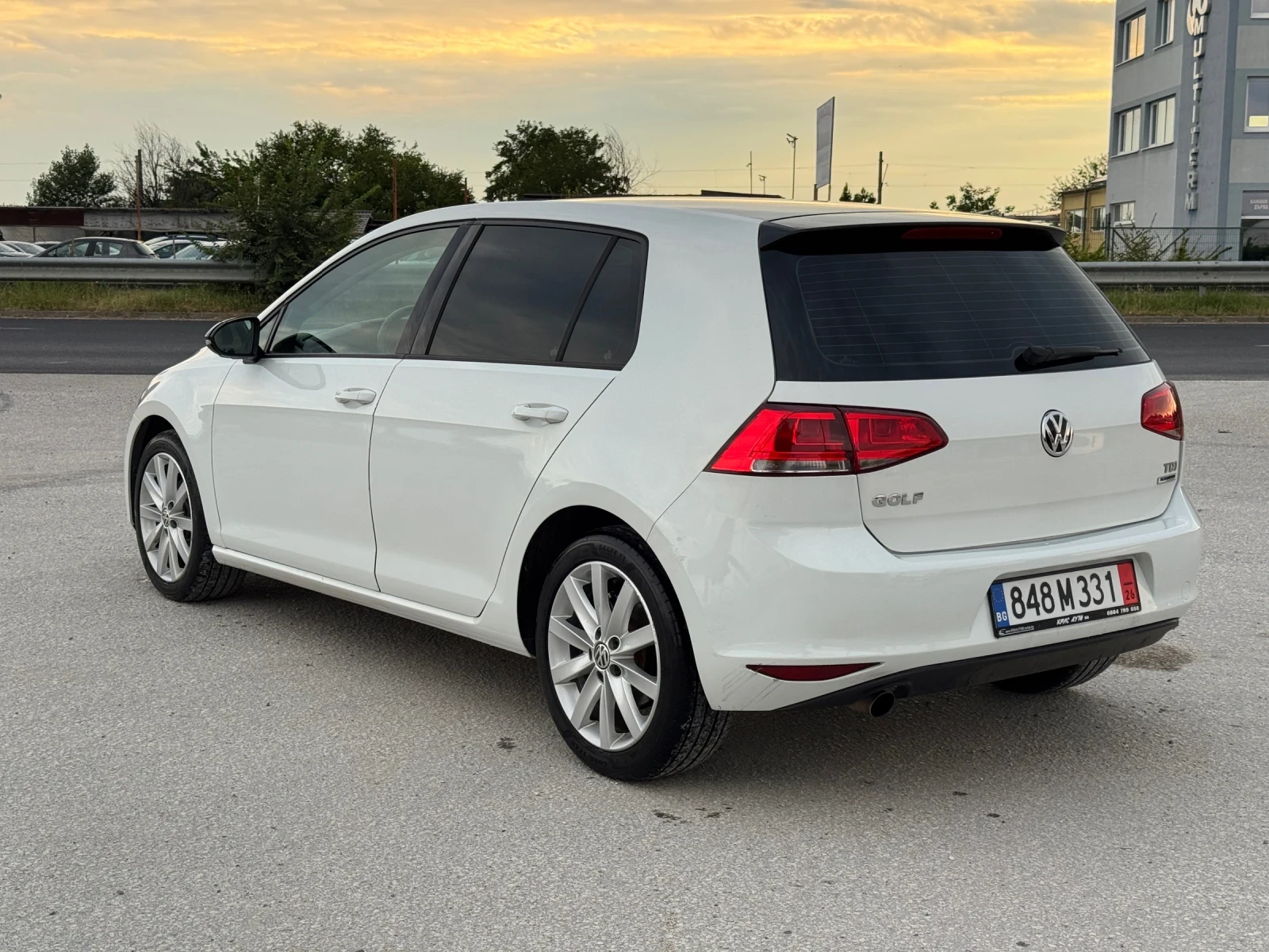 VW Golf TDI* DUAL COLOR* АВТОМАТИК* , снимка 3 - Автомобили и джипове - 55137514