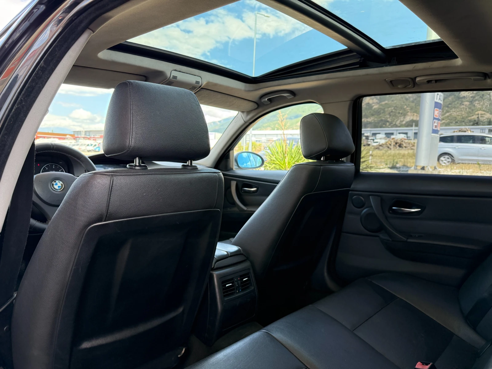 BMW 320 Navi/Panorama/Auto, снимка 9 - Автомобили и джипове - 55414986