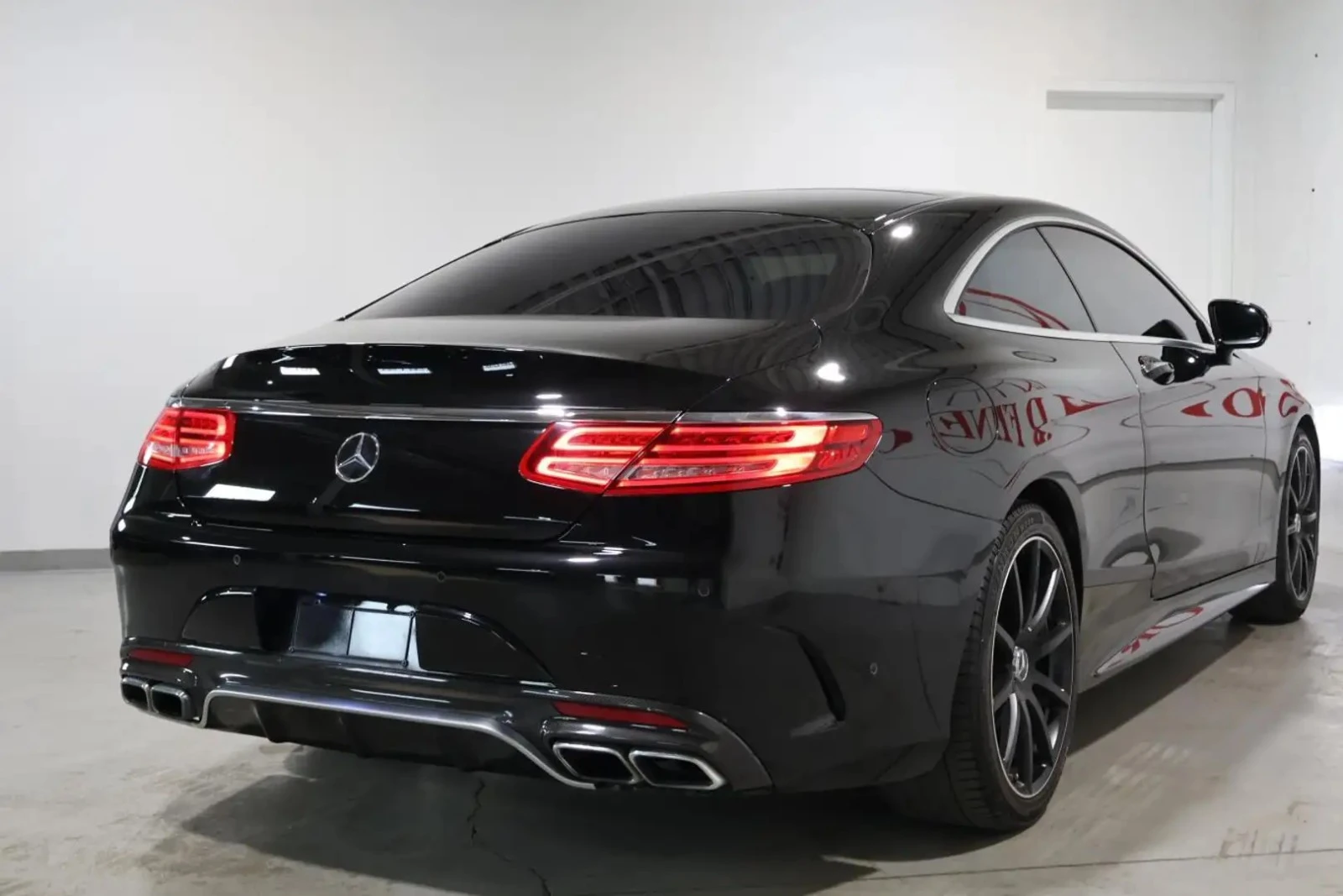 Mercedes-Benz S 63 AMG 4MATIC* Burmester* Massage* Дистроник* Червенакожа, снимка 6 - Автомобили и джипове - 55964360
