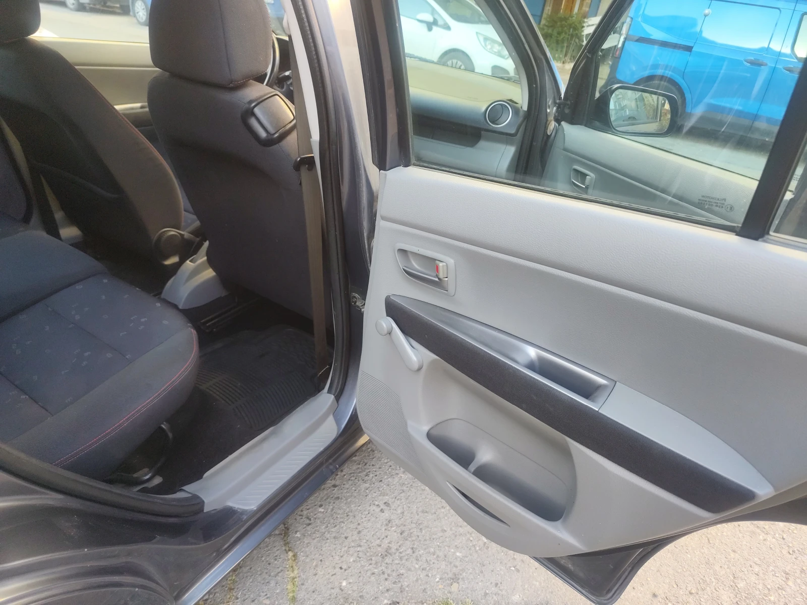 Mazda 2, снимка 10 - Автомобили и джипове - 55993321