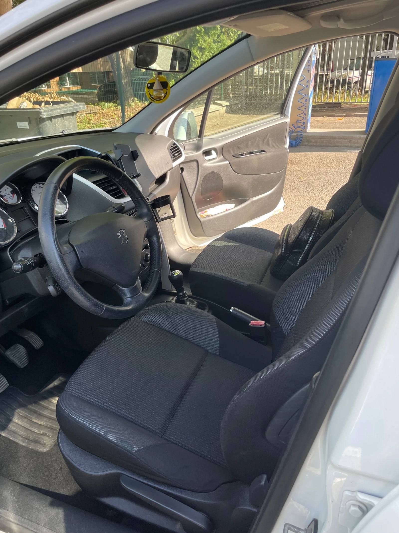 Peugeot 207, снимка 3 - Автомобили и джипове - 56275392