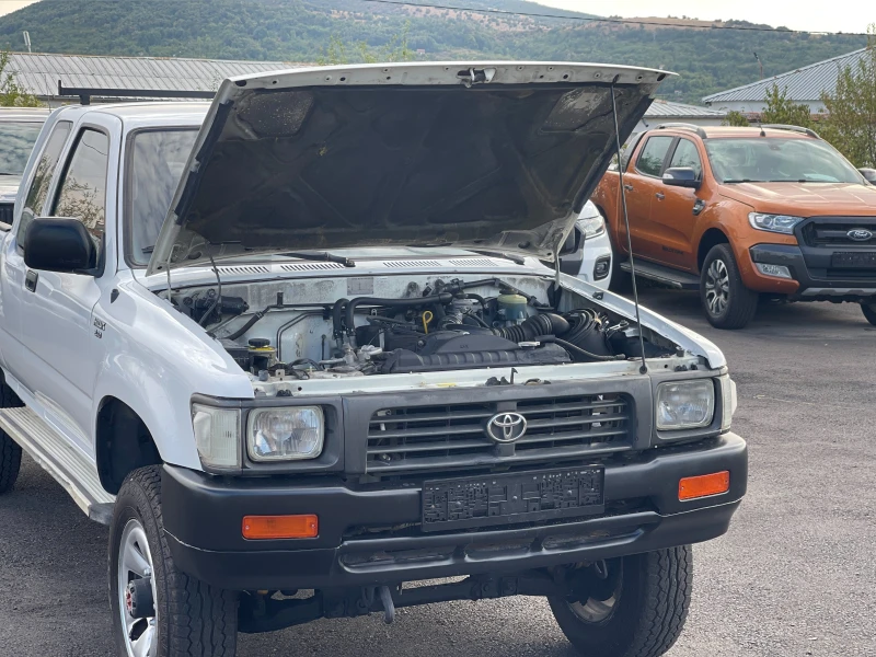 Toyota Hilux 2.4D 4x4 Климатик / Италия, снимка 13 - Автомобили и джипове - 47024504