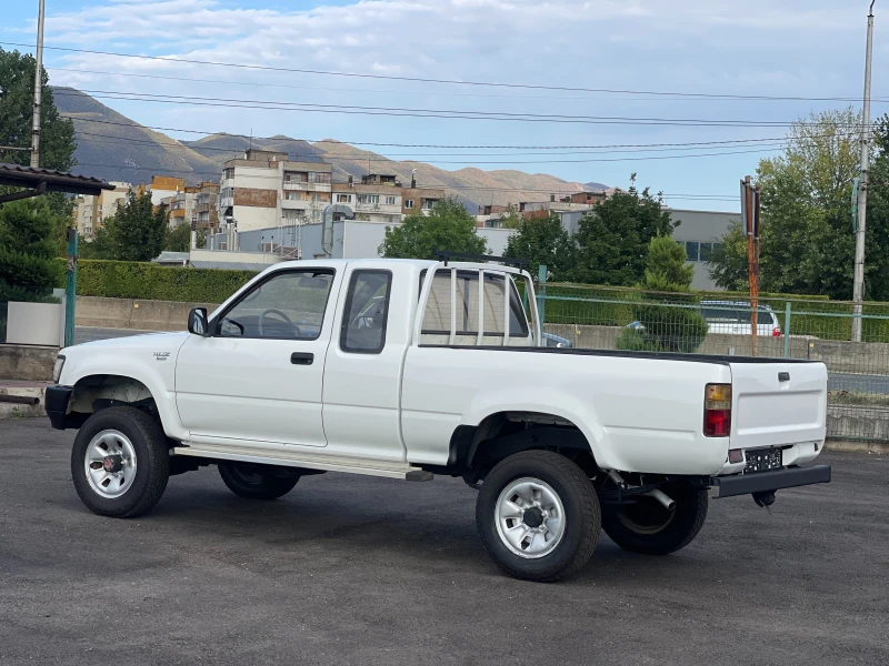 Toyota Hilux 2.4D 4x4 Климатик / Италия, снимка 3 - Автомобили и джипове - 47024504