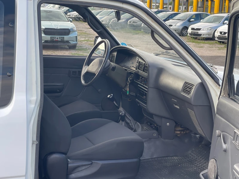 Toyota Hilux 2.4D 4x4 Климатик / Италия, снимка 9 - Автомобили и джипове - 47024504