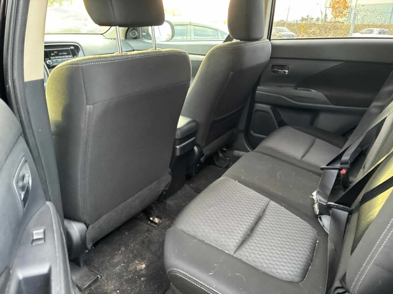 Mitsubishi Outlander * SE * CARFAX * БЕЗ ПЪРВОНАЧАЛНА ВНОСКА, снимка 14 - Автомобили и джипове - 52815954
