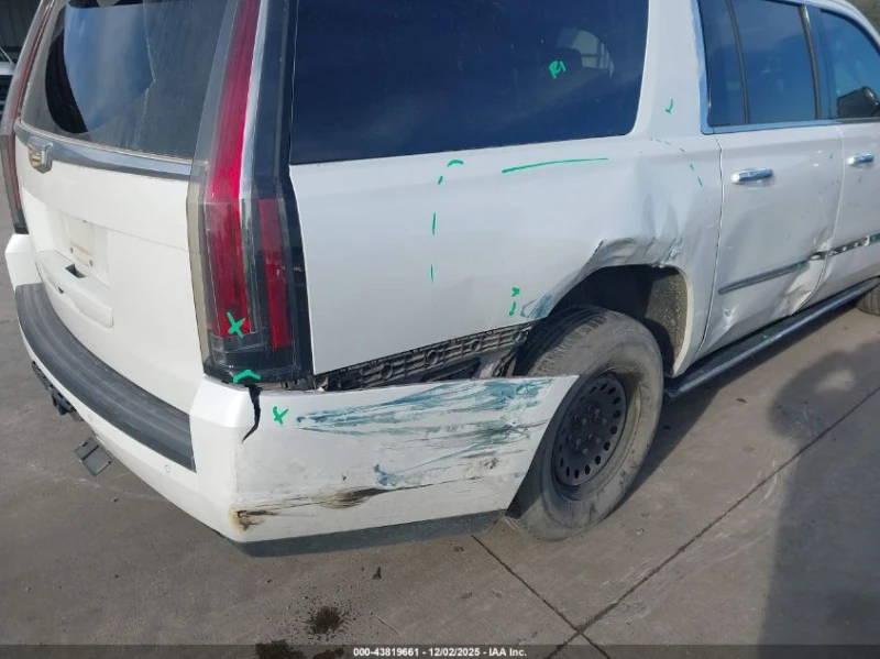 Cadillac Escalade 6.2L V-8 DI, VVT, 420HP 4X4 Drive, снимка 12 - Автомобили и джипове - 53150657