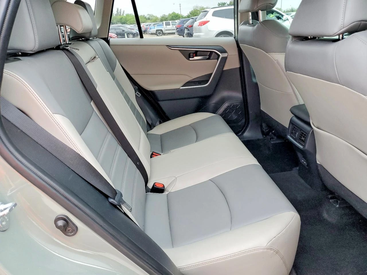 Toyota Rav4 XLE PREMIUM, снимка 10 - Автомобили и джипове - 53904005