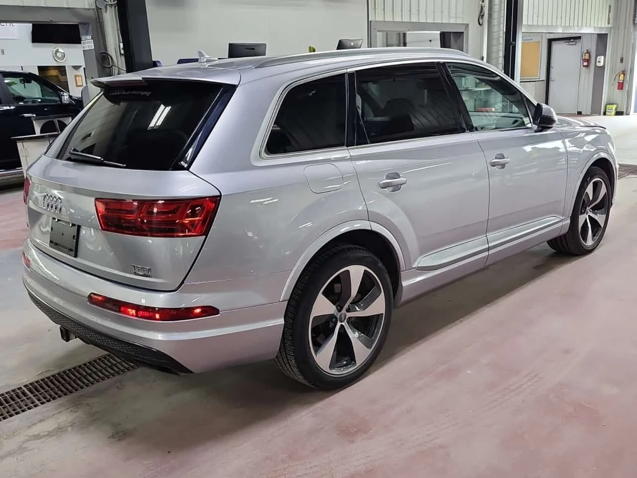 Audi Q7 TECHNIK/ДИСТРОНИК/ПАНО/ОБДУХ/HEAD UP/МАСАЖИ, снимка 3 - Автомобили и джипове - 54366649