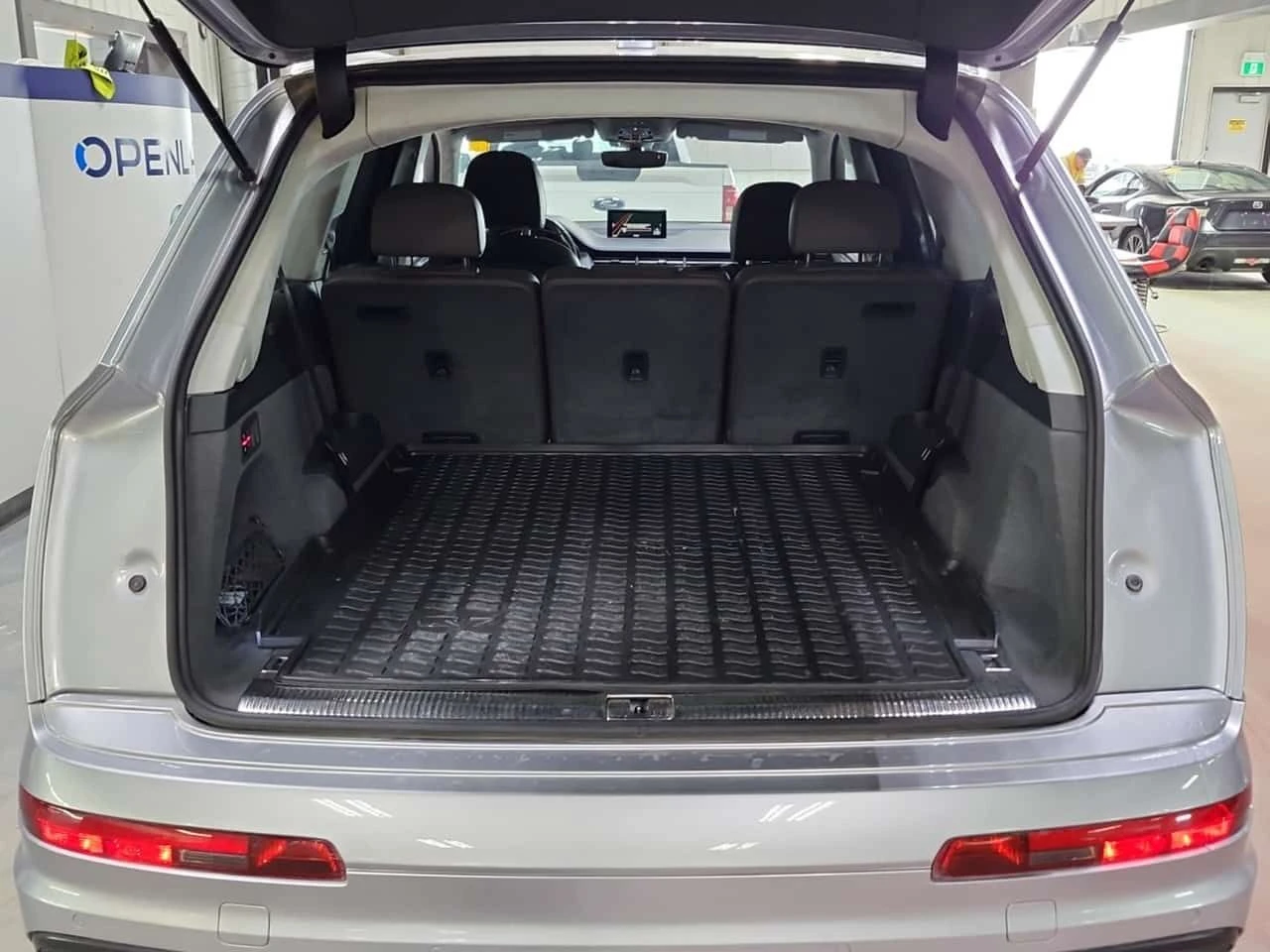 Audi Q7 TECHNIK/ДИСТРОНИК/ПАНО/ОБДУХ/HEAD UP/МАСАЖИ, снимка 13 - Автомобили и джипове - 54366649