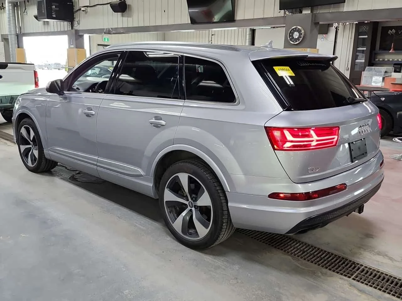 Audi Q7 TECHNIK/ДИСТРОНИК/ПАНО/ОБДУХ/HEAD UP/МАСАЖИ, снимка 4 - Автомобили и джипове - 54366649