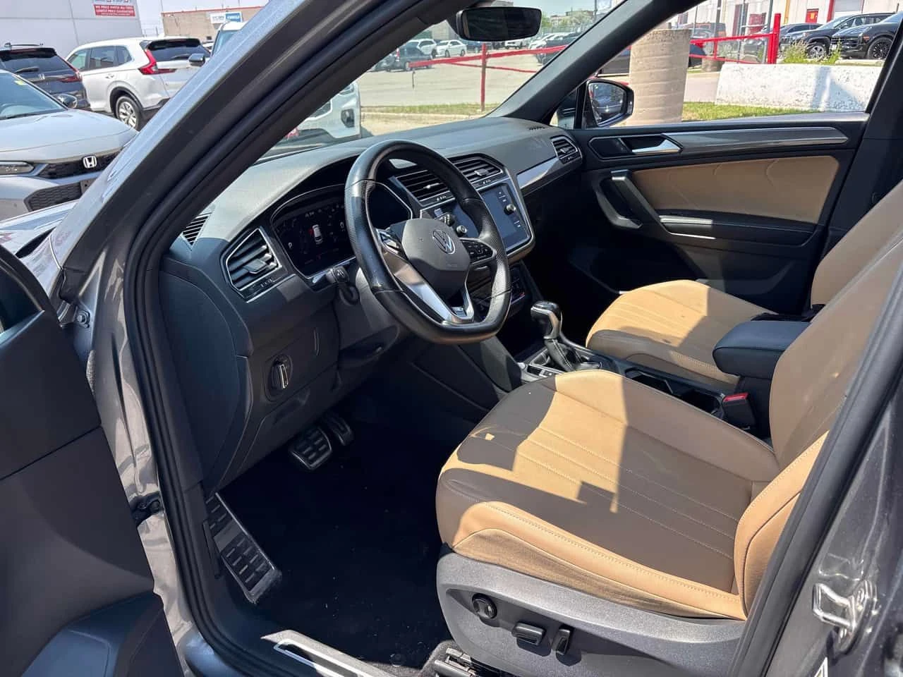 VW Tiguan * Comfortline R Line Black Edition * CARFAX * , снимка 5 - Автомобили и джипове - 55505471