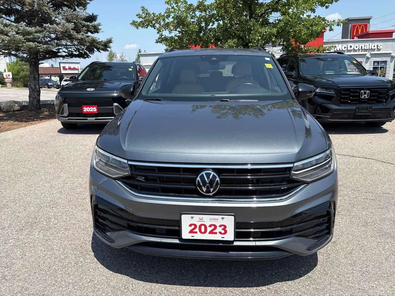 VW Tiguan * Comfortline R Line Black Edition * CARFAX * , снимка 6 - Автомобили и джипове - 55505471