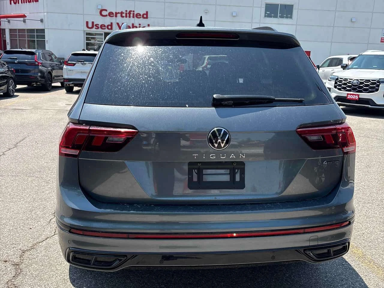 VW Tiguan * Comfortline R Line Black Edition * CARFAX * , снимка 17 - Автомобили и джипове - 55505471