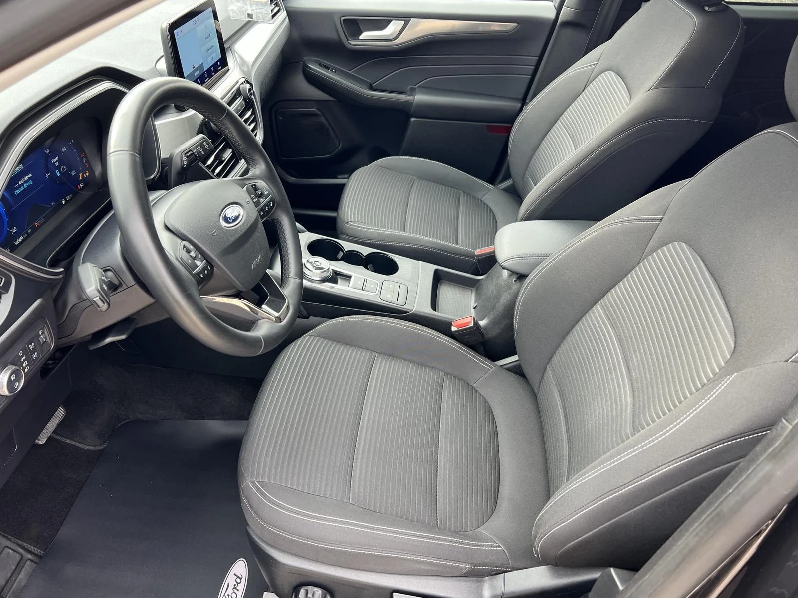 Ford Kuga 2.5 DURATEC 190k.c. * FHEV * TITANIUM, снимка 8 - Автомобили и джипове - 55866961