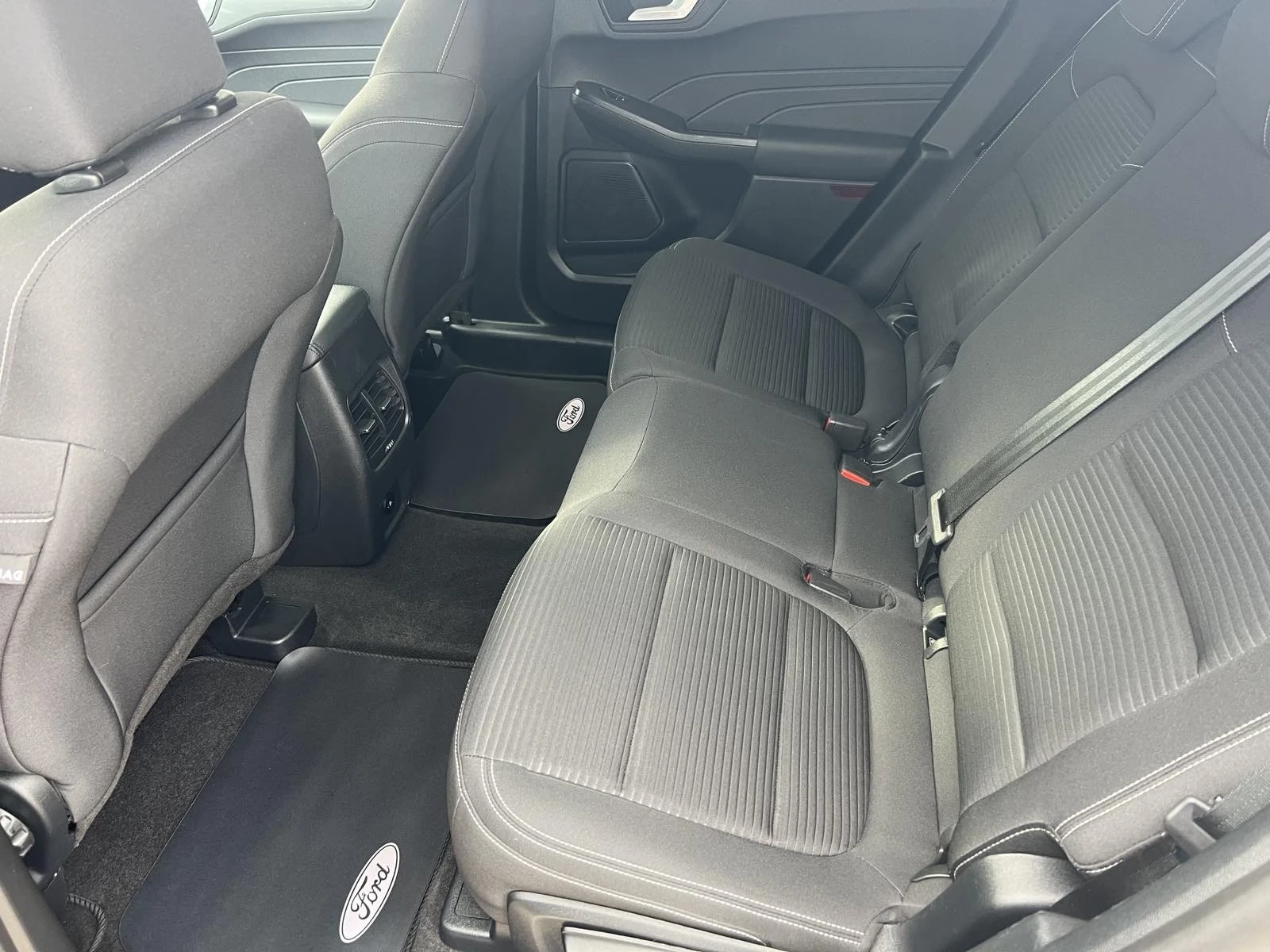 Ford Kuga 2.5 DURATEC 190k.c. * FHEV * TITANIUM, снимка 10 - Автомобили и джипове - 55866961