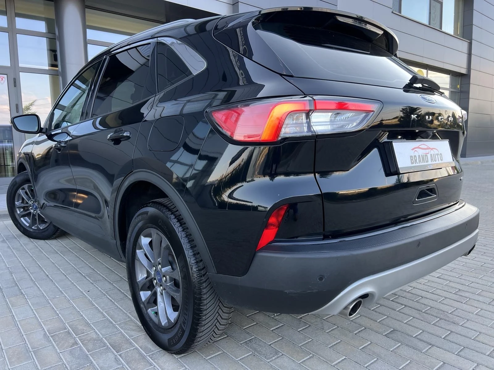 Ford Kuga 2.5 DURATEC 190k.c. * FHEV * TITANIUM, снимка 7 - Автомобили и джипове - 55866961