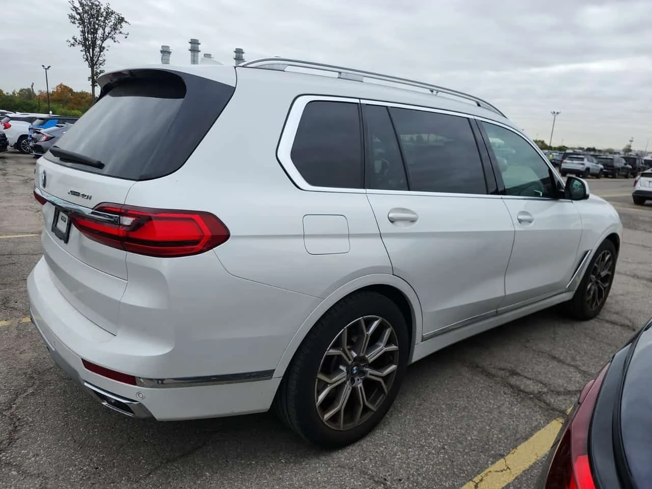 BMW X7 SWAROWSKI| LASER| HUD| ОБДУХ| 2 КЛЮЧА| , снимка 2 - Автомобили и джипове - 56325035
