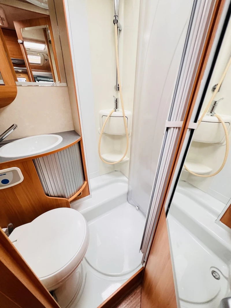 Кемпер Adria Coral S 670 SL, 3.0L, Климатик Теглич, снимка 14 - Каравани и кемпери - 52331997