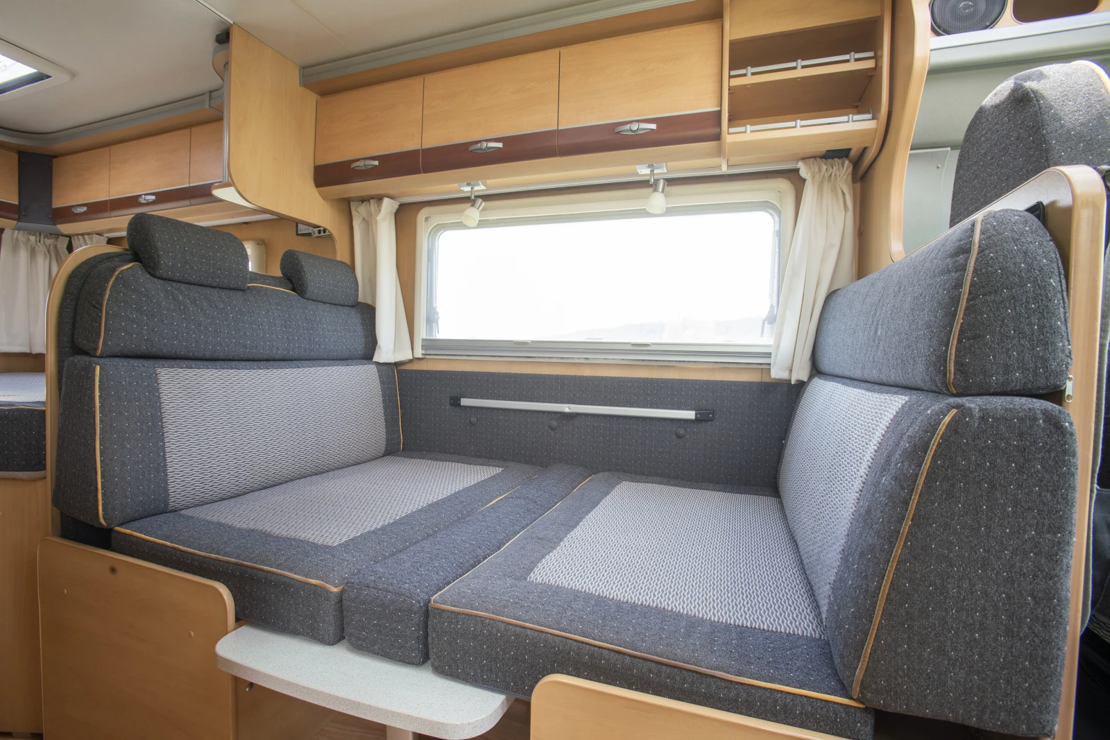 Кемпер Dethleffs ADVANTAGE T5841, снимка 11 - Каравани и кемпери - 55078945