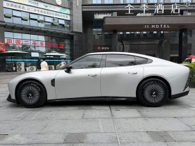 Xpeng P7 Roc Wing Edition, снимка 3
