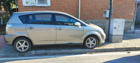 Toyota Corolla verso 2.0, снимка 7 - Автомобили и джипове - 45267792