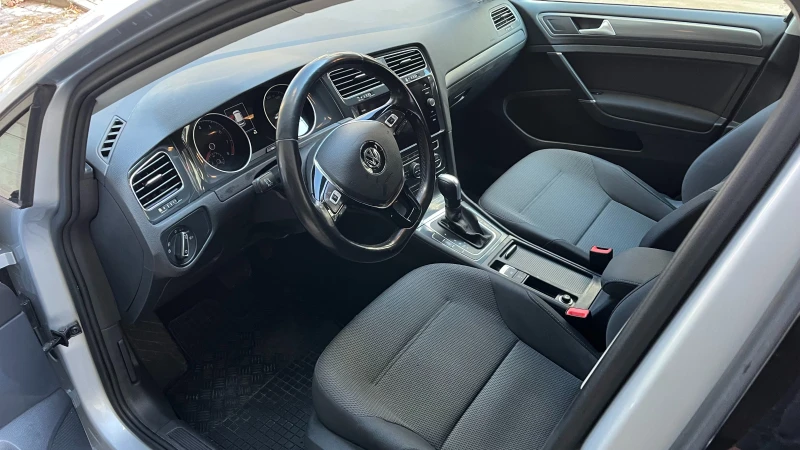 VW Golf 1.5 TSI , снимка 7 - Автомобили и джипове - 48110102