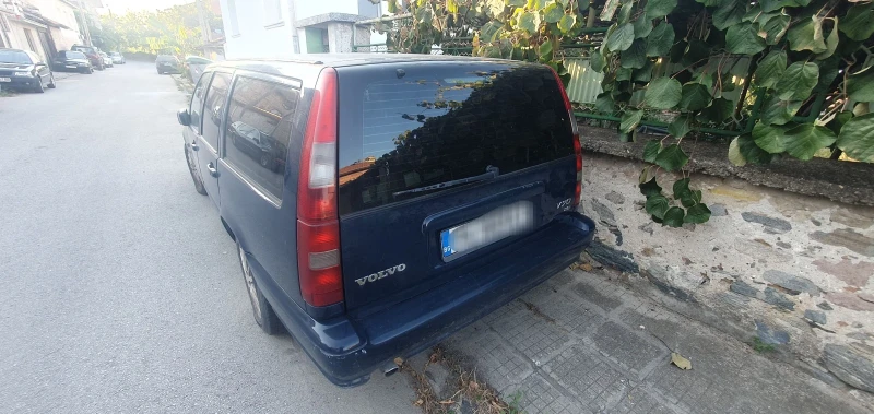 Volvo V70, снимка 3 - Автомобили и джипове - 48413546