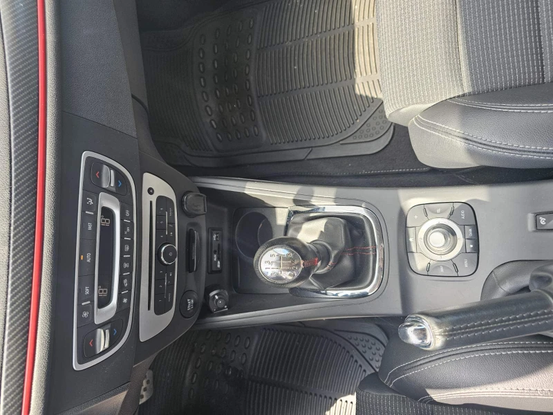 Renault Megane 2.0 TCe 275 hp, снимка 8 - Автомобили и джипове - 51189922
