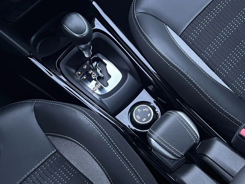 Peugeot 2008 1.5BlueHDi Automatic = = 112 000km= = , снимка 10 - Автомобили и джипове - 52841682