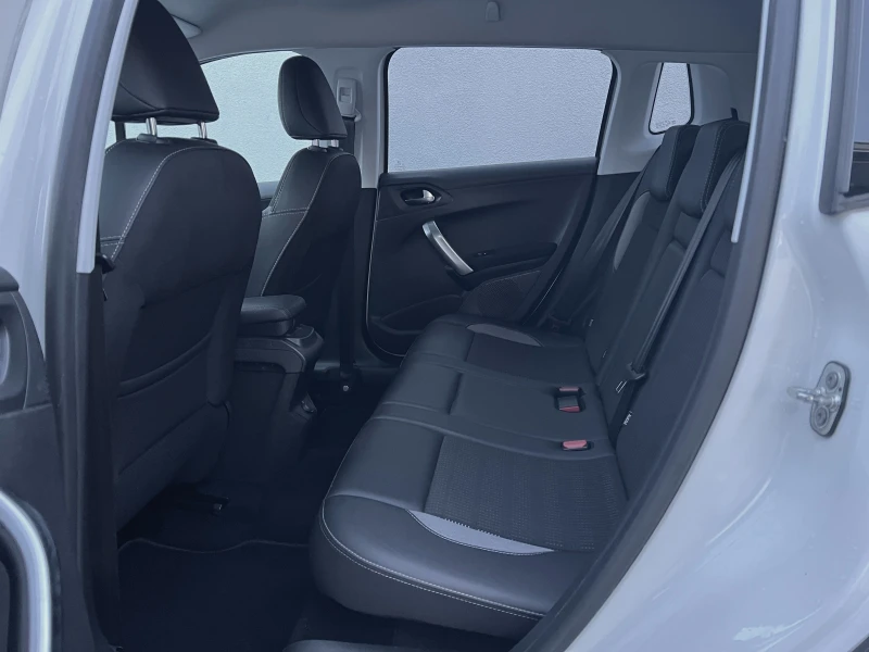 Peugeot 2008 1.5BlueHDi Automatic = = 112 000km= = , снимка 13 - Автомобили и джипове - 52841682