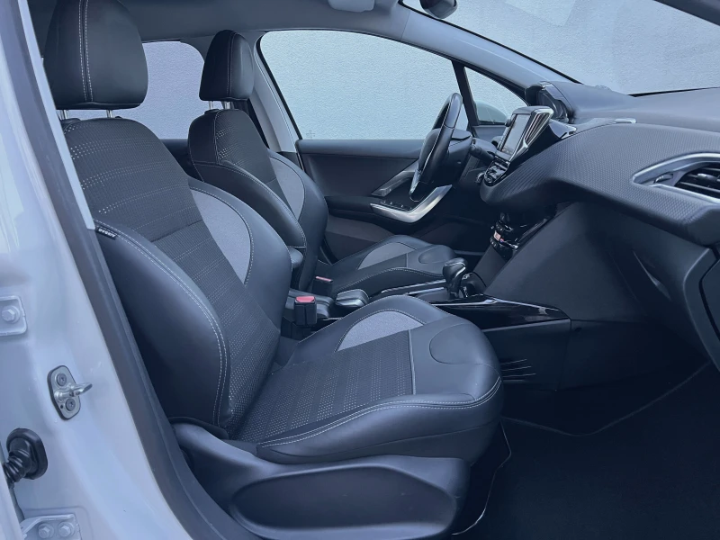 Peugeot 2008 1.5BlueHDi Automatic = = 112 000km= = , снимка 11 - Автомобили и джипове - 52841682