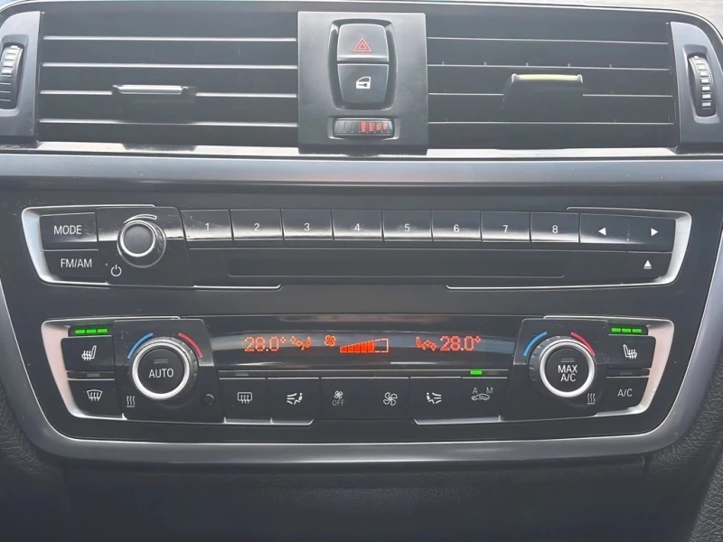 BMW 328 * АВТО КРЕДИТ* ЦЕНА ДО БГ * СЕРВИЗНА ИСТОРИЯ * , снимка 8 - Автомобили и джипове - 52850661