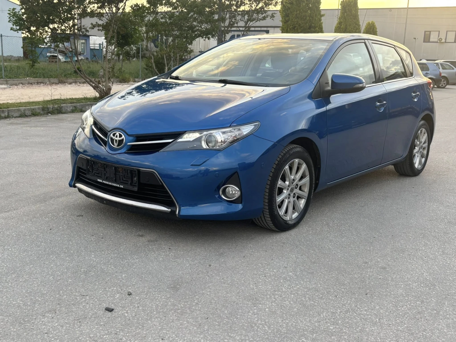 Toyota Auris 1.6 БЕНЗИН EURO5 КОЖА - изображение 2