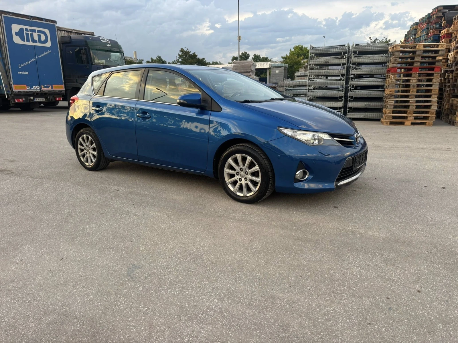 Toyota Auris 1.6 БЕНЗИН EURO5 КОЖА - изображение 3