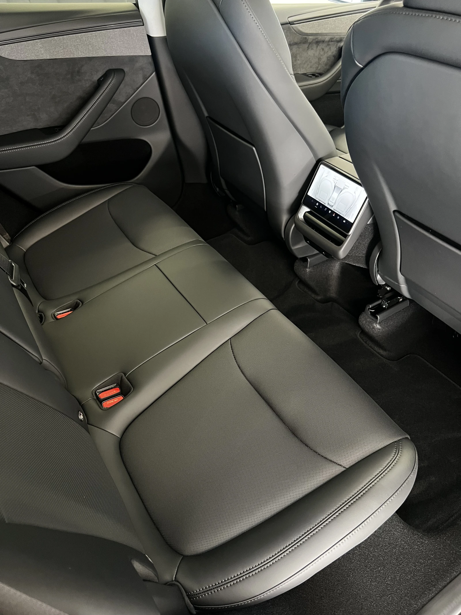 Tesla Model Y Juniper Long Range Dual AWD 01/2026 | Mobile.bg � ����������� 12