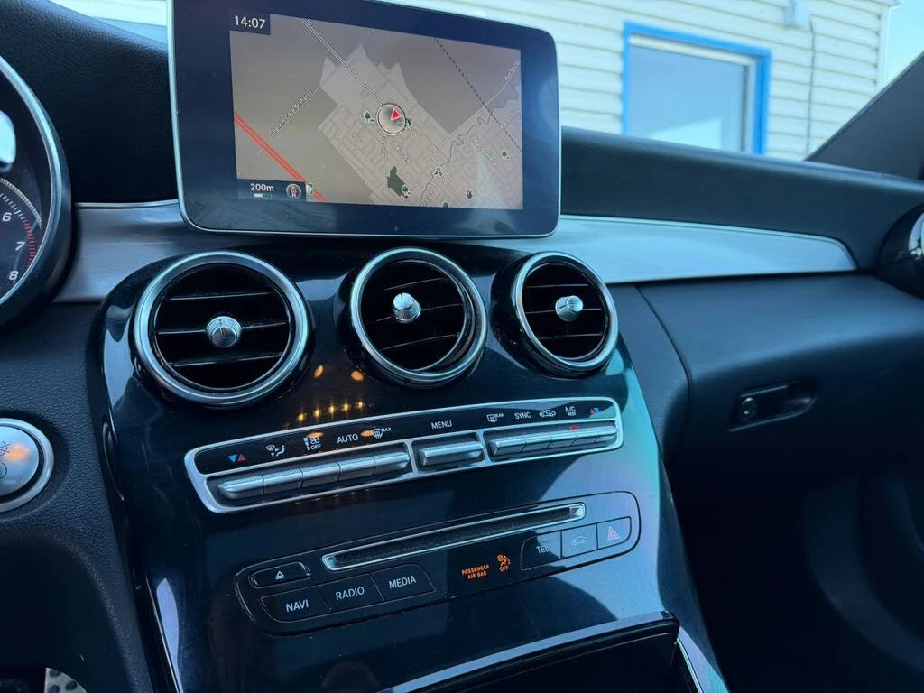 Mercedes-Benz C 300 * AMG Line * HeadUp * * AвтоКредит* (ЦЕНА ДО БГ), снимка 8 - Автомобили и джипове - 53797211