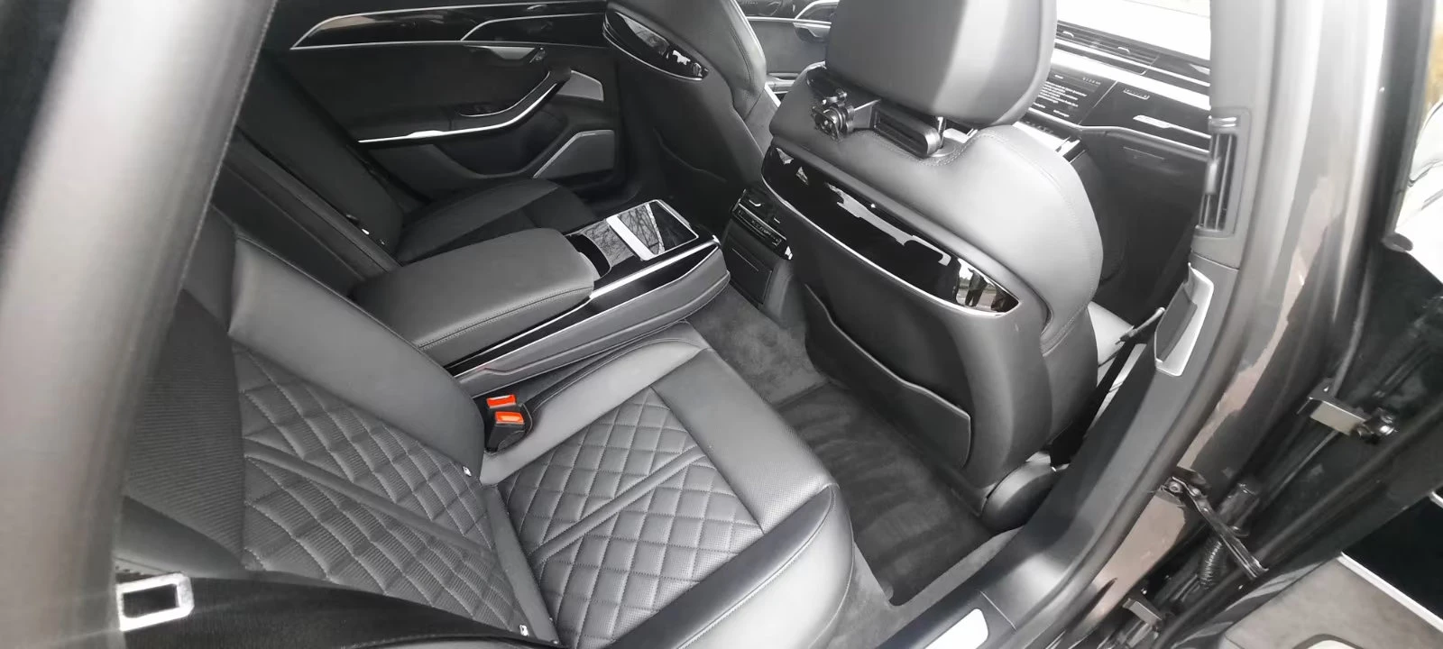 Audi S8 4.0TFSI/571HP/NIGHT/MASSAGE/PANO/B&O/360/MEMO/909g, снимка 15 - Автомобили и джипове - 53811495
