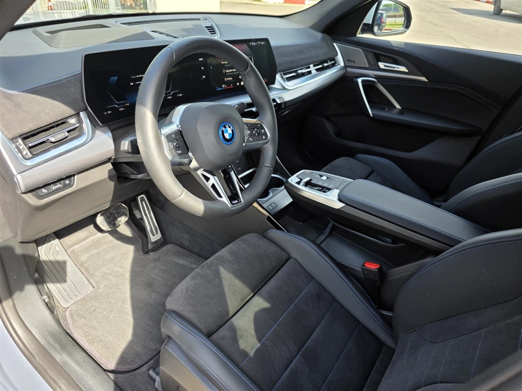 BMW iX2 xDrive30, снимка 3 - Автомобили и джипове - 54621224