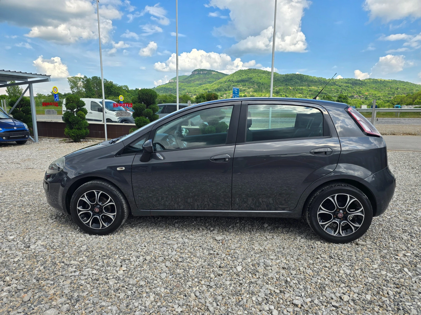 Fiat Punto 1.2 БЕНЗИН EVO ! ! РЕАЛНИ КИЛОМЕТРИ , снимка 2 - Автомобили и джипове - 54673972