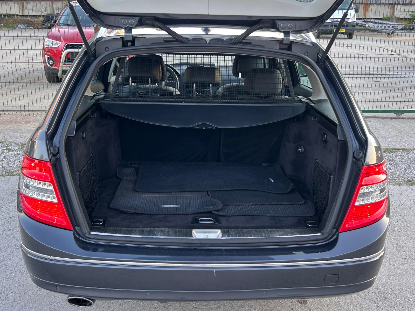 Mercedes-Benz C 220, снимка 4 - Автомобили и джипове - 54723243