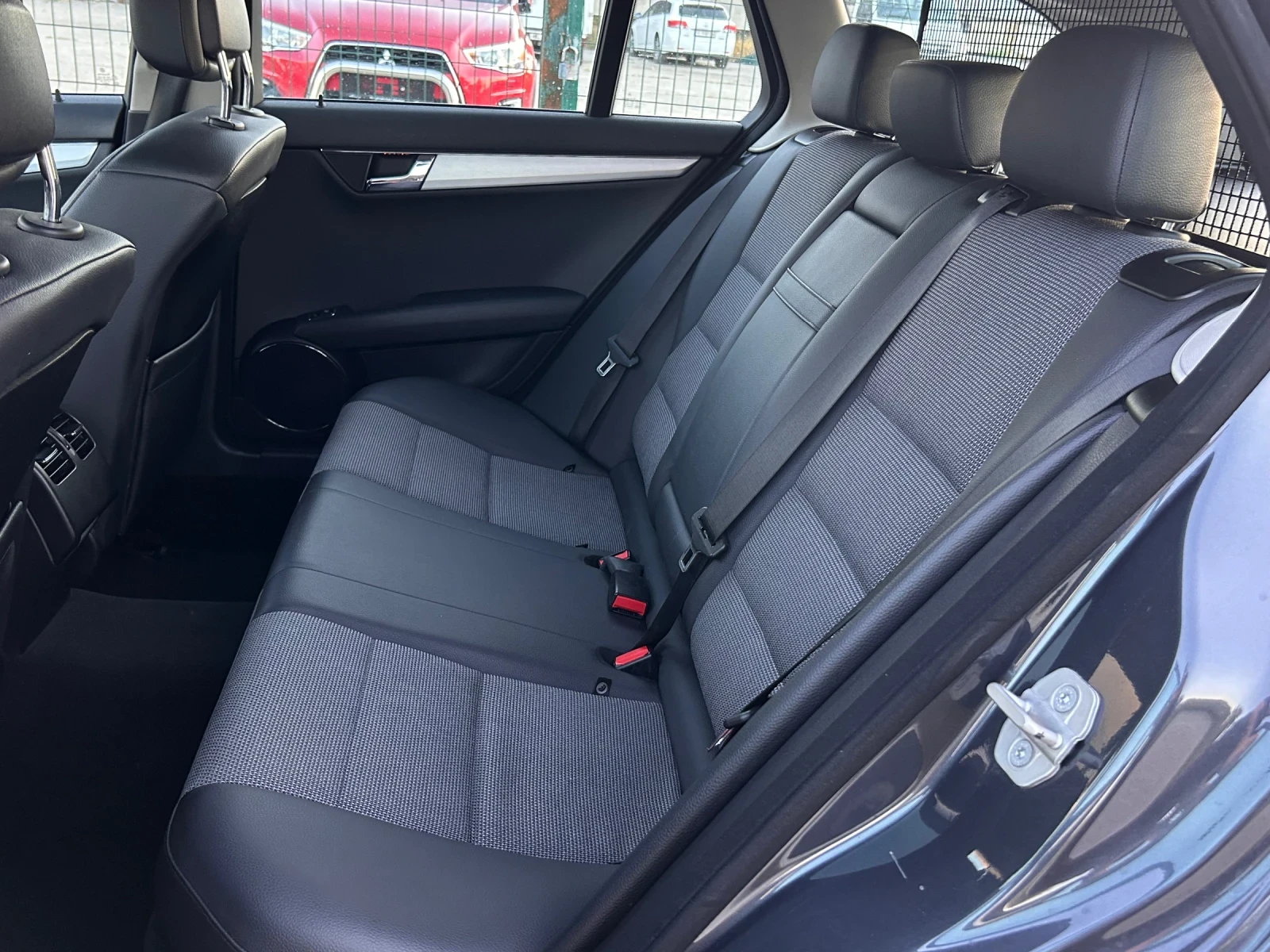 Mercedes-Benz C 220, снимка 15 - Автомобили и джипове - 54723243