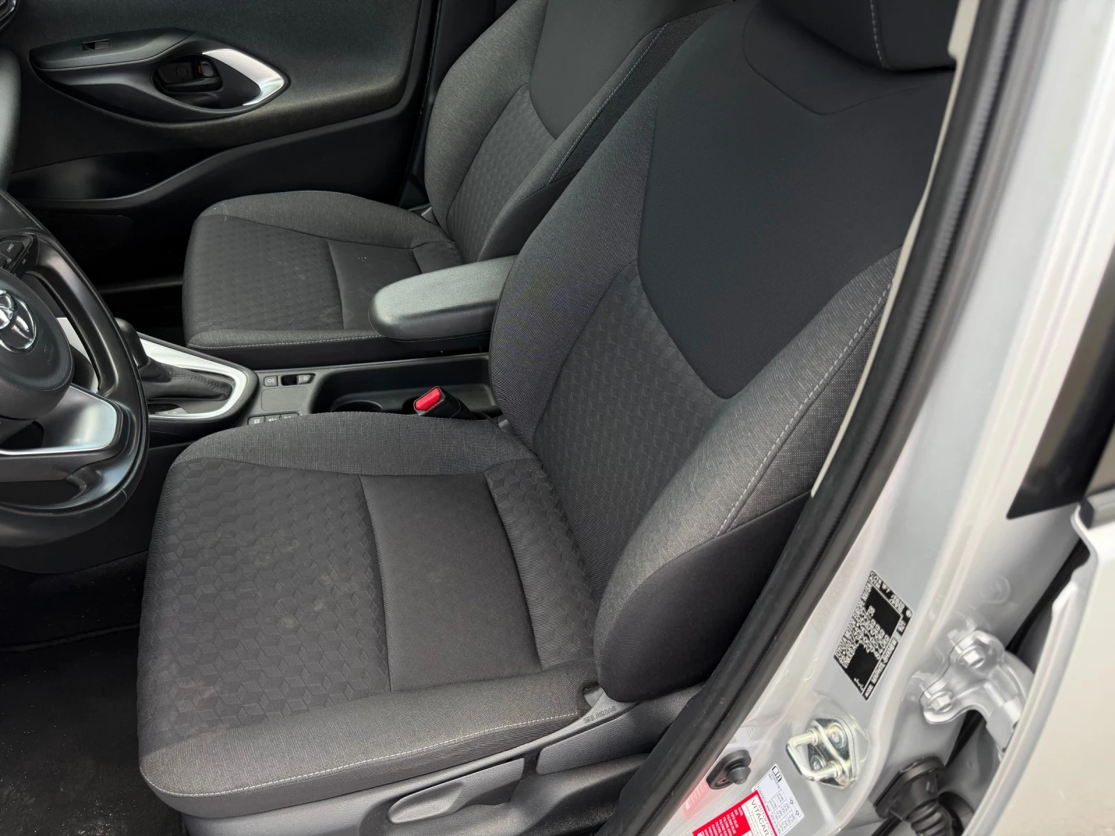 Toyota Yaris 1.5 Hybrid, снимка 10 - Автомобили и джипове - 55182958