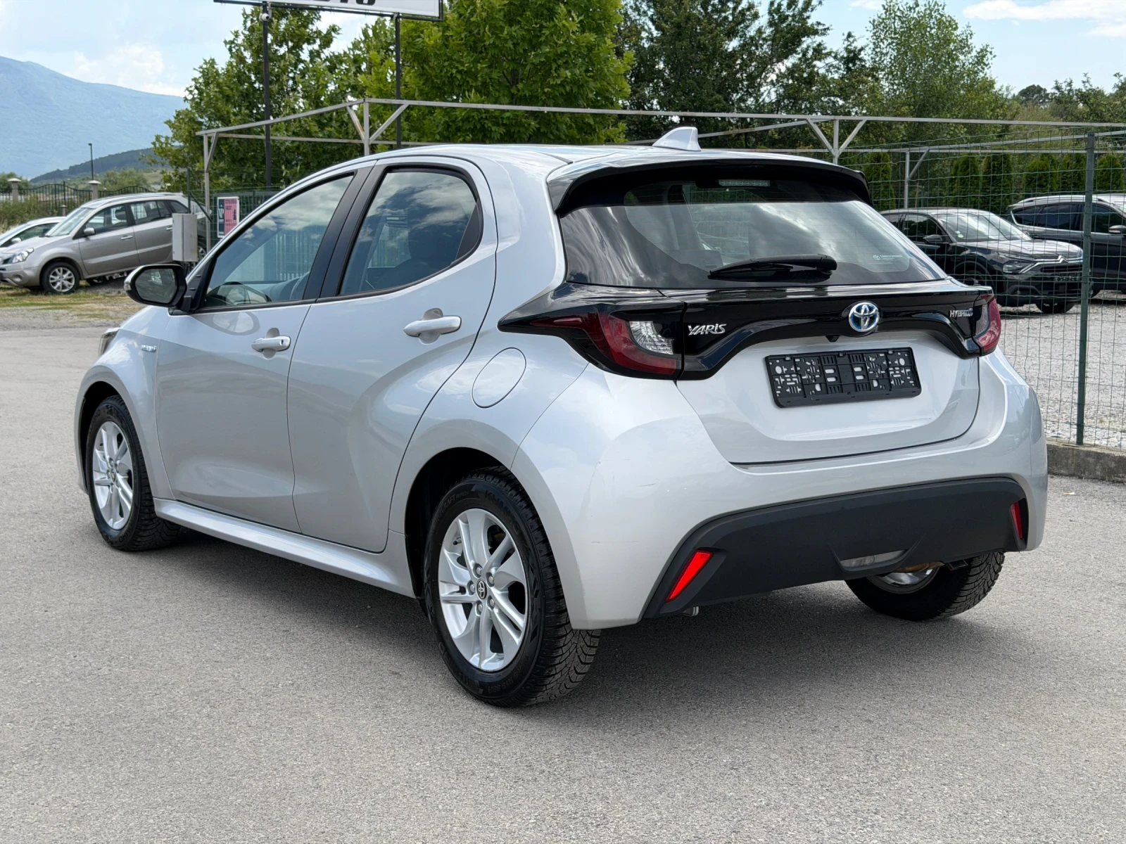 Toyota Yaris 1.5 Hybrid, снимка 4 - Автомобили и джипове - 55182958