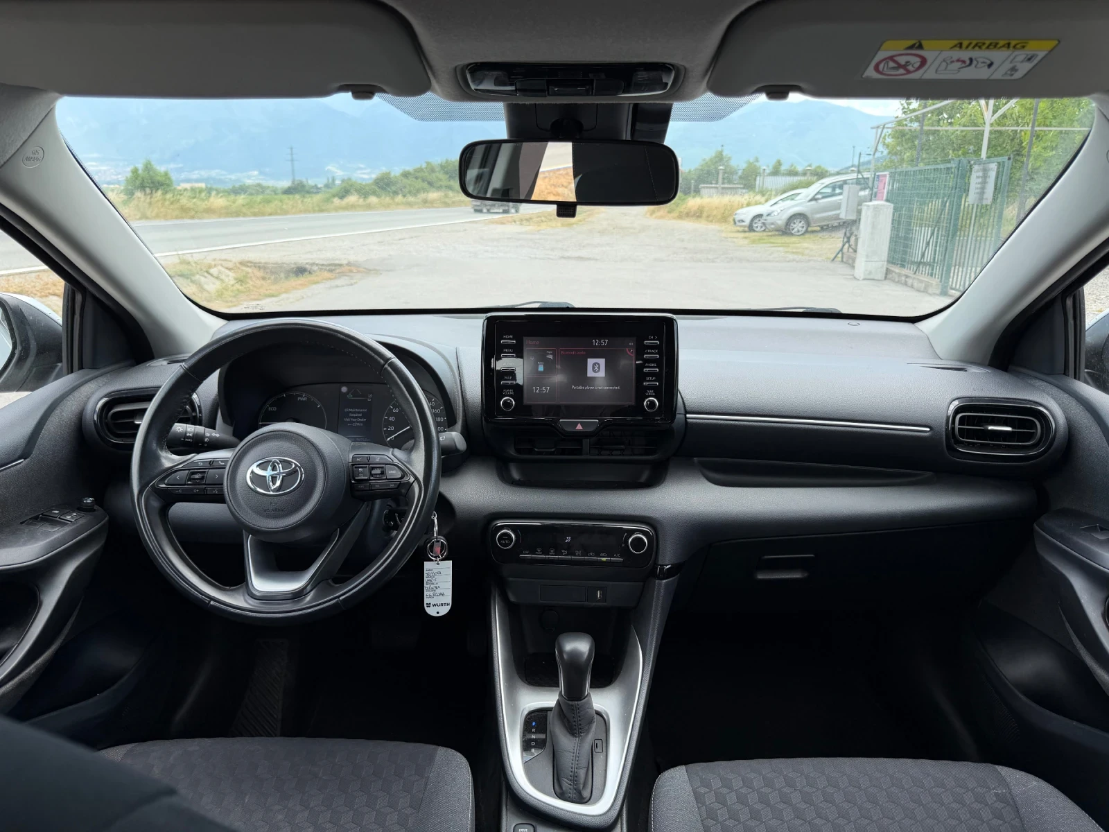 Toyota Yaris 1.5 Hybrid, снимка 9 - Автомобили и джипове - 55182958